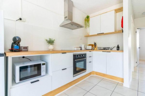 Little Coastal Haven apartment with a pool!, Cannonvale